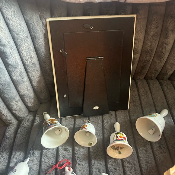 Set of Vintage Decorative Souvenir Bells and a picture frame - Picture 6 of 7